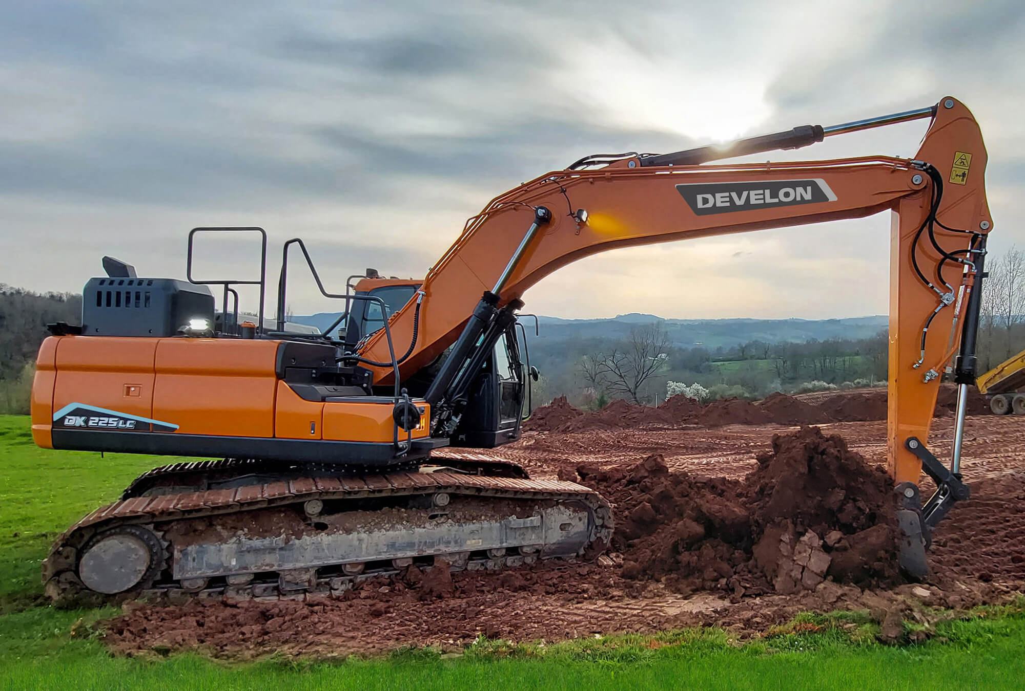 develon-dx225lc-7x-kettenbagger-25t-stufe-v image 4