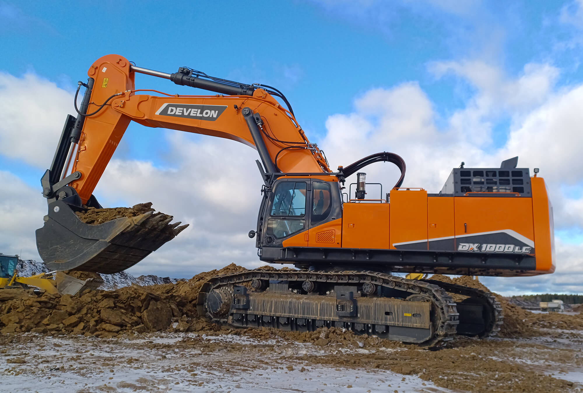 develon-dx1000lc-7-kettenbagger-raupenbagger-gro-bagger-diesel image 2