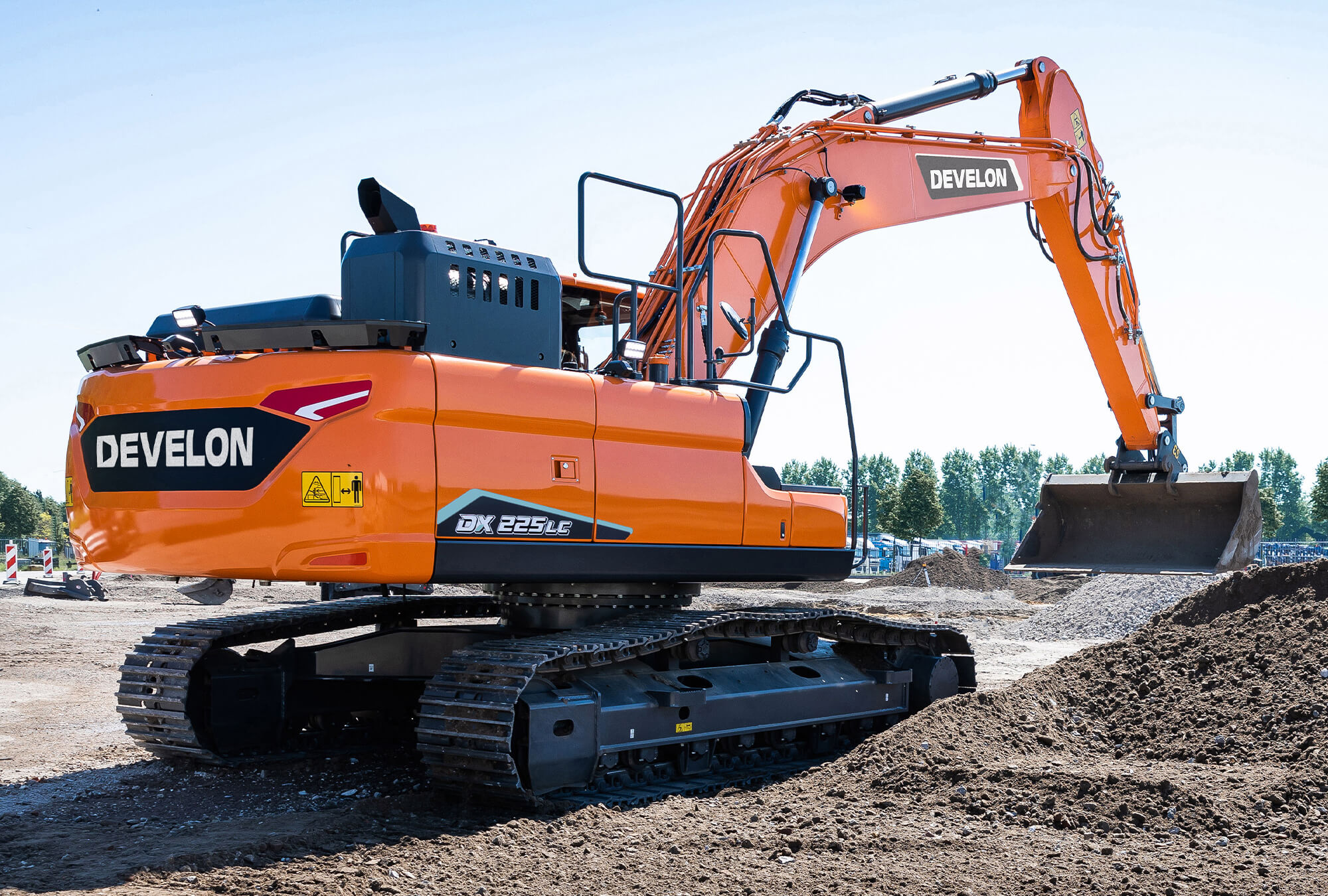 develon-dx225lc-7x-kettenbagger-25t-stufe-v image 3