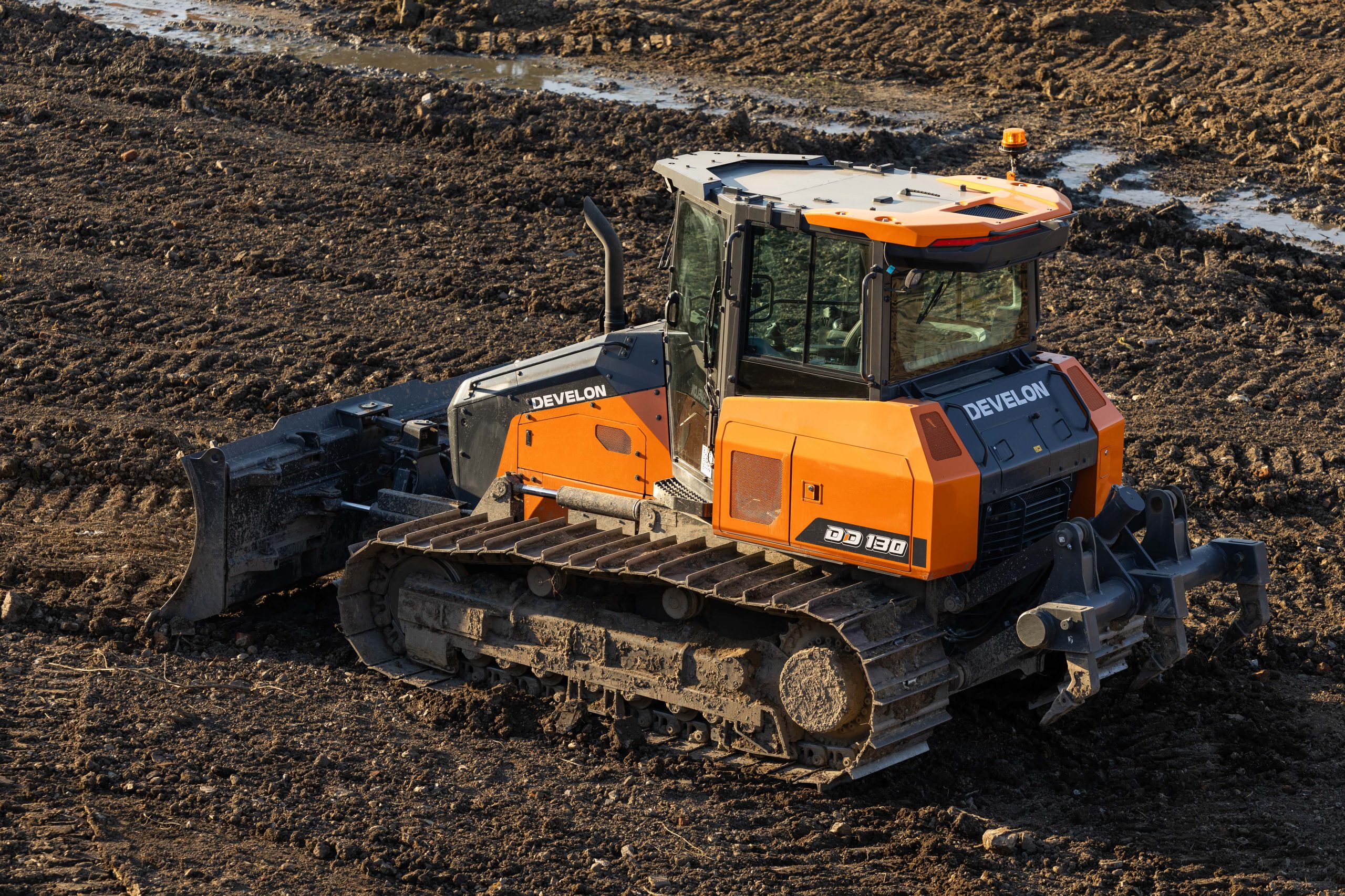 develon-dd130-raupenbagger-kettenbagger-diesel-tiefbau image 2
